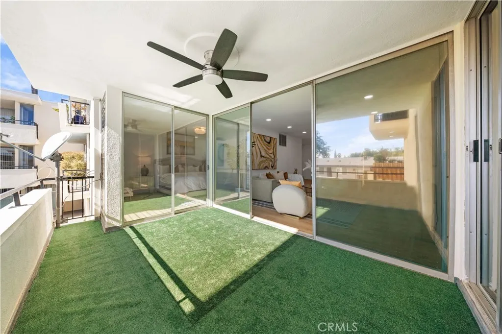 1550 N Laurel Avenue N 203, Los Angeles, California 90046 home-pic-29